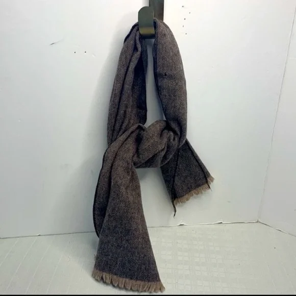 Vintage Christian Dior Marino Wool scarf - Picture 7 of 10